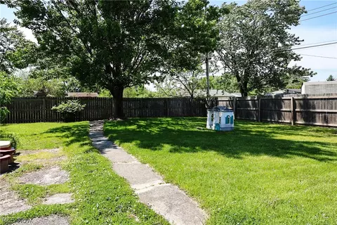 556 Keys Dr, Elyria, OH 44035 photo 5