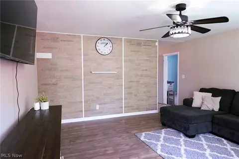 Living - 556 Keys Dr, Elyria, OH 44035 photo 1 of 2
