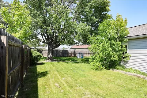 556 Keys Dr, Elyria, OH 44035 photo 4