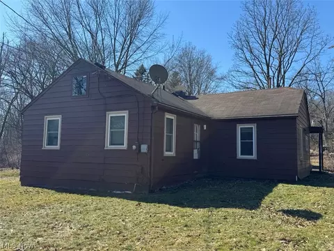 2160 Ingersoll Dr, Akron, OH 44320