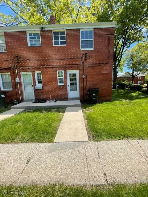 490 Kenwood Dr #J, Euclid, OH 44123