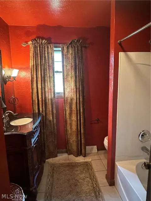 Bath - 742 Sabrina Dr, Boardman, OH 44512 photo 2 of 3