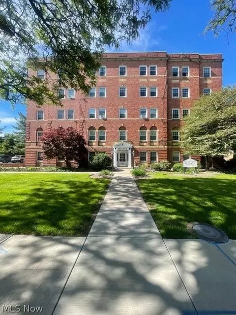 15820 Van Aken #303, Shaker Heights, OH 44120