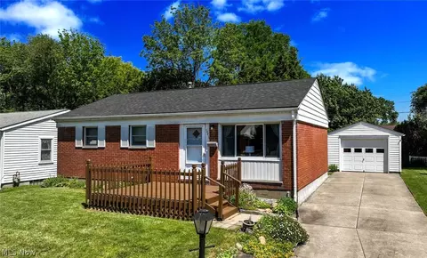 2217 40th St NE, Canton, OH 44705