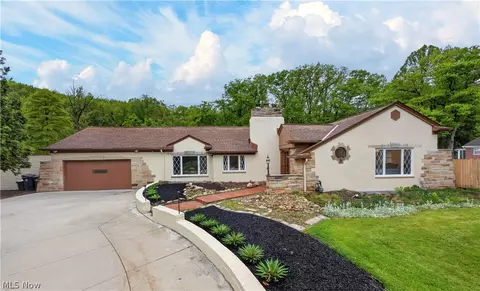 4250 Brainard Rd, Chagrin Falls, OH 44022