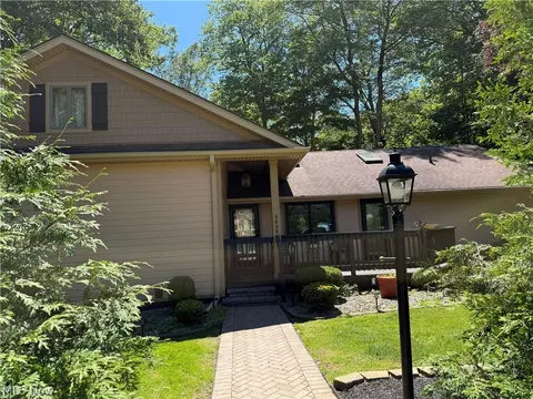 6409 Old Wood Rd, Ashtabula, OH 44004