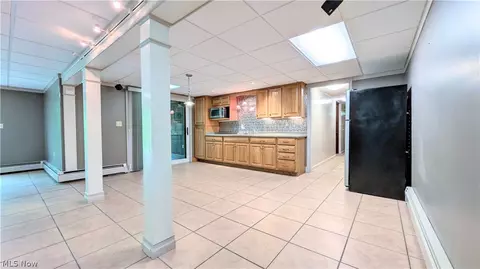 Entry Way - 6409 Old Wood Rd, Ashtabula, OH 44004 photo 3 of 4