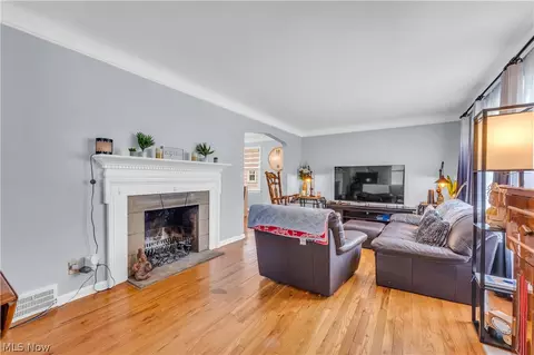 Living - 9205 Beech Ave, Brooklyn, OH 44144 photo 3 of 4
