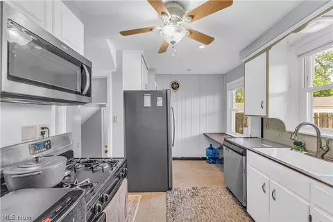 Kitchen - 9205 Beech Ave, Brooklyn, OH 44144 photo 3 of 4