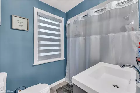Bath - 9205 Beech Ave, Brooklyn, OH 44144 photo 1 of 2