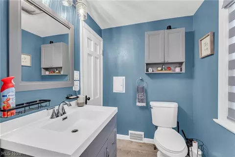 Bath - 9205 Beech Ave, Brooklyn, OH 44144 photo 2 of 2