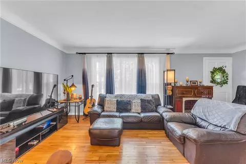 Living - 9205 Beech Ave, Brooklyn, OH 44144 photo 2 of 4