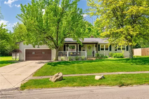 461 Oakridge Dr, Youngstown, OH 44512