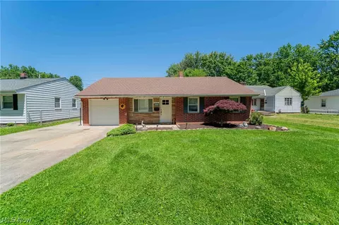 34429 Beach Park Dr, Eastlake, OH 44095