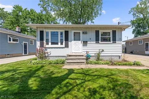 311 Parkway Dr, Eastlake, OH 44095
