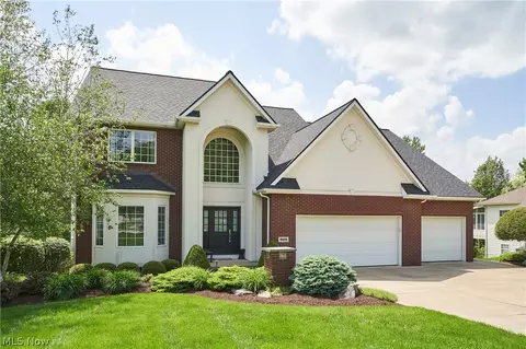 929 Hidden Valley Dr, Wadsworth, OH 44281