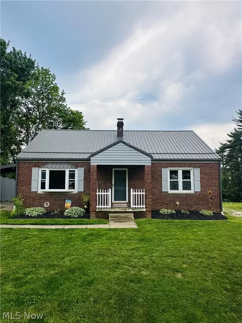 5966 Fairdale Dr, Cambridge, OH 43725