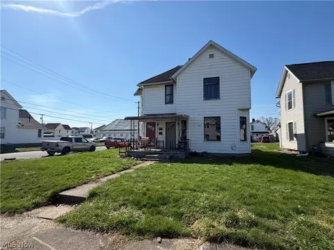 1033 Orchard St, Coshocton, OH 43812