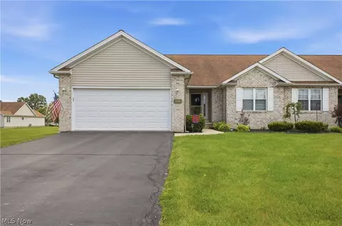 2018 Fox Chase Ct, Mineral Ridge, OH 44440