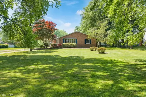 568 W Nimisila Rd, Akron, OH 44319