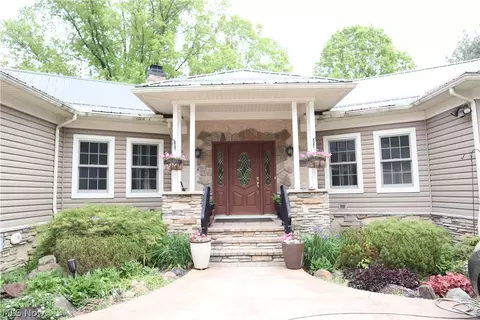 7509 Girdle Rd, West Farmington, OH 44491