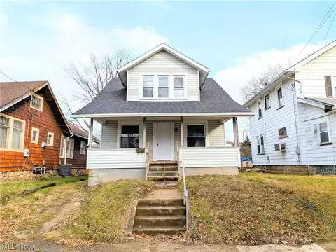 864 10th St NE, Massillon, OH 44646