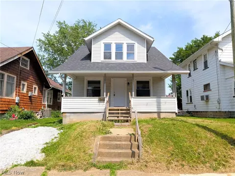 864 10th St NE, Massillon, OH 44646