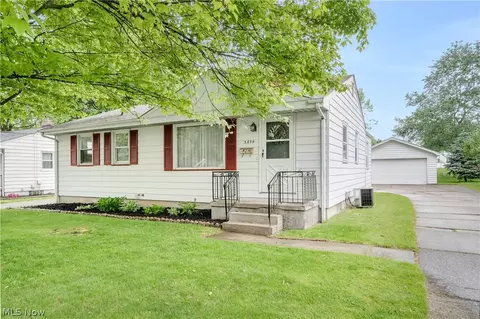 3854 Whippoorwill Ln, Youngstown, OH 44511