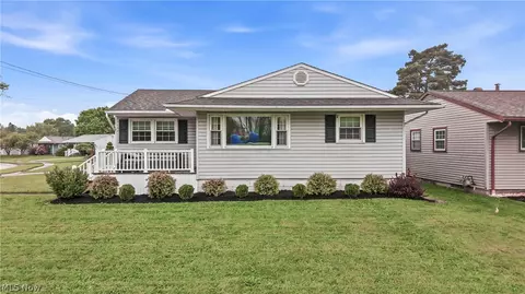 1190 Doris Dr, Hubbard, OH 44425