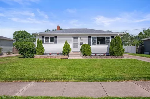 5882 Middlebrook Blvd, Brook Park, OH 44142
