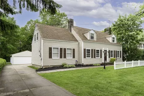 6911 Brookside Rd, Independence, OH 44131 photo 2