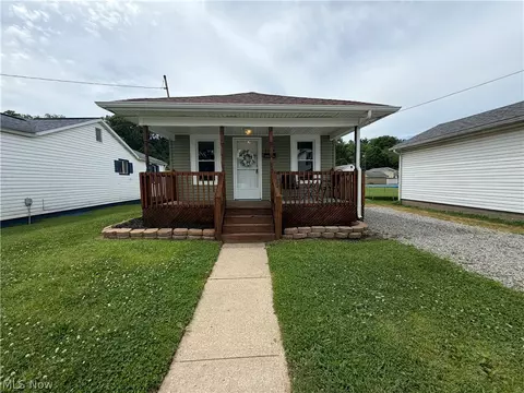 2127 Hoge Ave, Zanesville, OH 43701