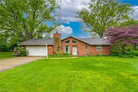 3660 Logan Cir, Akron, OH 44319