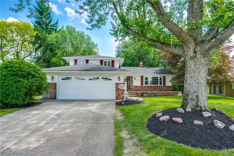 6366 Dunfield Dr, Mayfield, OH 44143