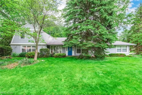 457 Dover Center Rd, Bay Village, OH 44140