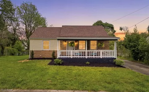 359 High Grove Blvd, Akron, OH 44312