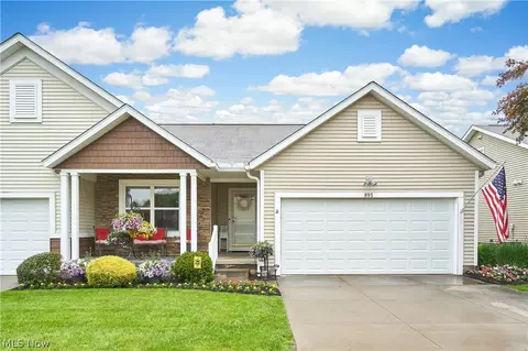 995 Bristol Dr, Akron, OH 44312