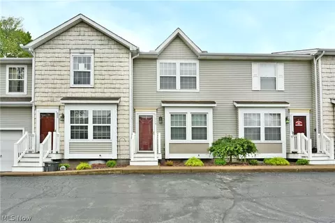 3164 Deer Trl #B, Cortland, OH 44410
