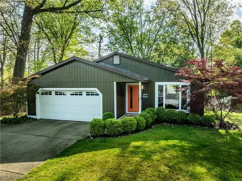 6250 Woodmoor Ave NW, Canton, OH 44718