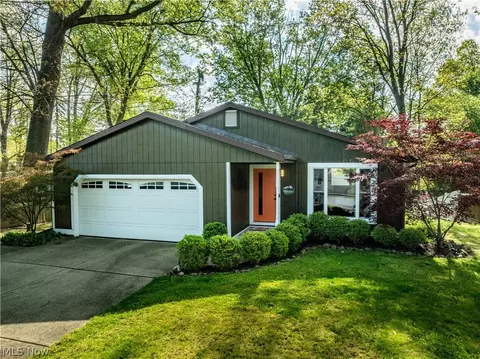 6250 Woodmoor Ave NW, Canton, OH 44718