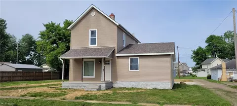 424 Tuscarawas Ave, Newcomerstown, OH 43832