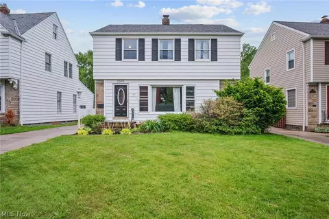 2335 Traymore Rd, University Heights, OH 44118
