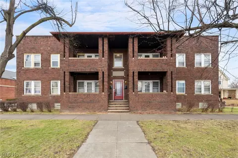 4764 Pearl Rd, Cleveland, OH 44109