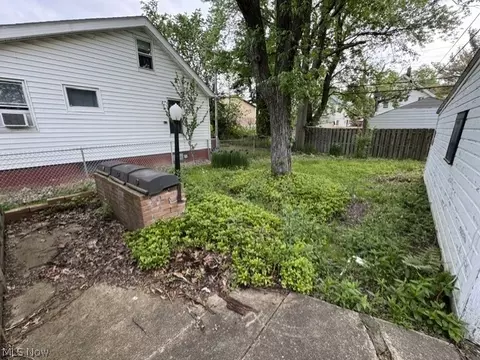 Exterior - 1379 E 219th St, Euclid, OH 44117 photo 3 of 3