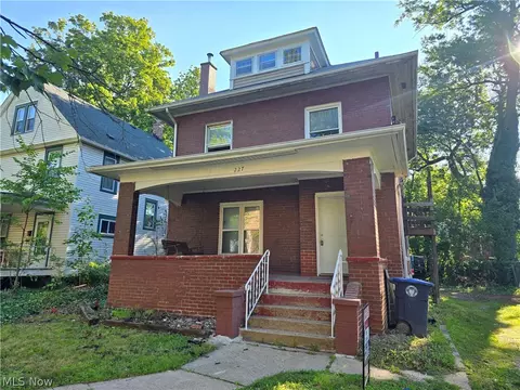 227 S Balch St, Akron, OH 44302