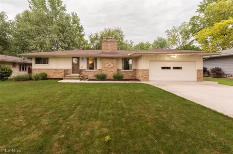13239 Cherokee Trl, Middleburg Heights, OH 44130
