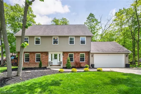 16561 N White Oaks Dr, Strongsville, OH 44136