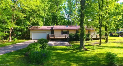 9311 Knowlton Rd, Garrettsville, OH 44231
