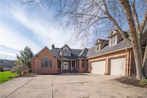8114 Lisbon St E, East Canton, OH 44730