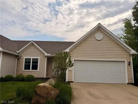 897 Stonewater Dr, Kent, OH 44240